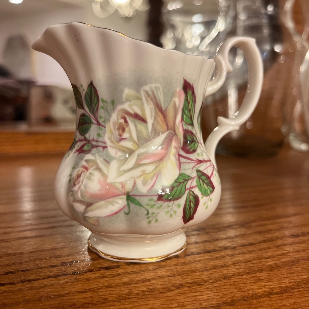 Royal Albert “Queen’s Messenger” Creamer Bone China,  Made in England